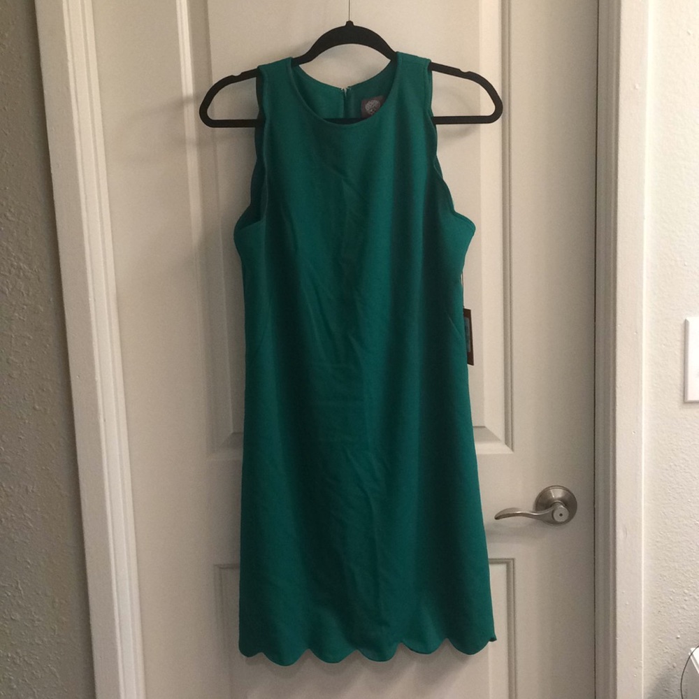 Vince Camuto Green Scalloped Edge Dress